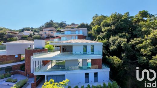 Apartment / Etagenwohnung in Les Adrets-de-l'Estérel, Var