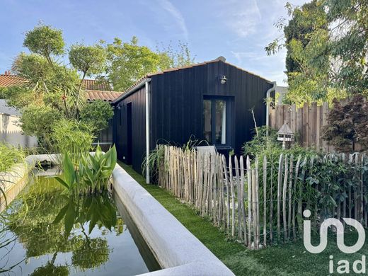 Villa in La Rochelle, Charente-Maritime