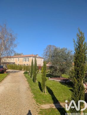 Villa en Saint-Simon-de-Pellouaille, Charenta Marítima