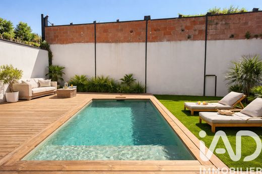 Villa in Bègles, Gironde