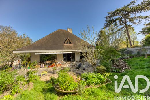 Villa in Noisy-le-Grand, Seine-Saint-Denis