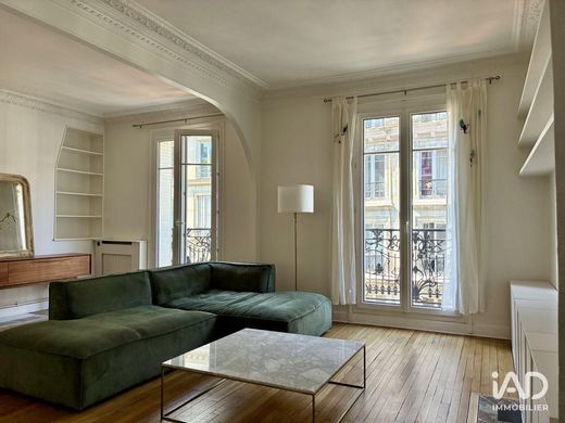 Appartement à Montmartre, Abbesses, Grandes-Carrières, Paris