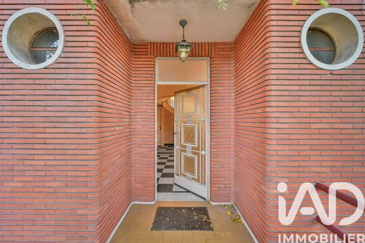 Villa in Ville-d'Avray, Hauts-de-Seine