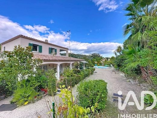 Châteauneuf-Grasse, Alpes-Maritimesのヴィラ