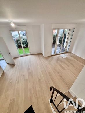 Apartment / Etagenwohnung in Puteaux, Hauts-de-Seine