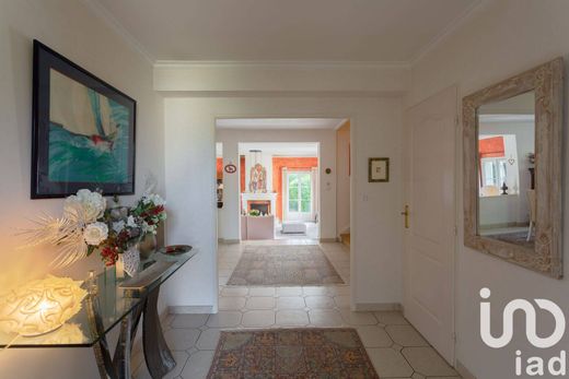 Willa w Saint-Prix, Val d'Oise