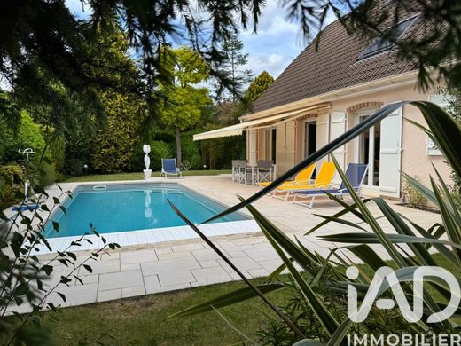 Villa in Noisy-le-Roi, Yvelines