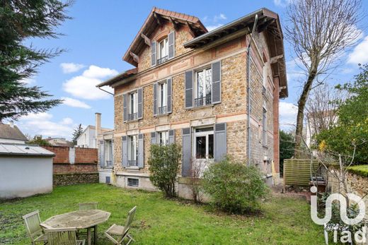 Villa in Vaucresson, Hauts-de-Seine