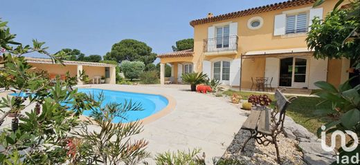 Villa a Roquebrune-sur-Argens, Var
