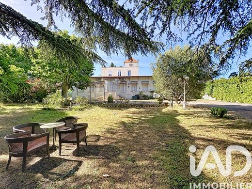 Villa in Plan-de-Cuques, Bouches-du-Rhône