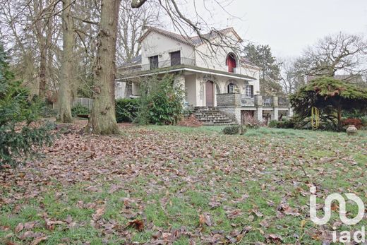 Villa in Eaubonne, Val d'Oise