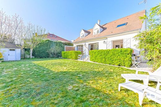 Villa in Saint-Maur-des-Fossés, Val-de-Marne
