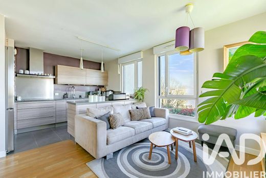 Apartament w Issy-les-Moulineaux, Hauts-de-Seine