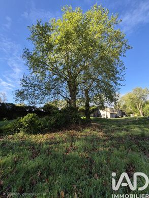 Land in Saint-Médard-d'Eyrans, Gironde