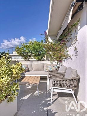 Piso / Apartamento en Saint-Laurent-du-Var, Alpes Marítimos