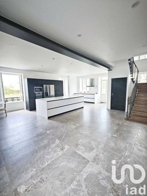 Castillo en Champs-sur-Yonne, Yonne