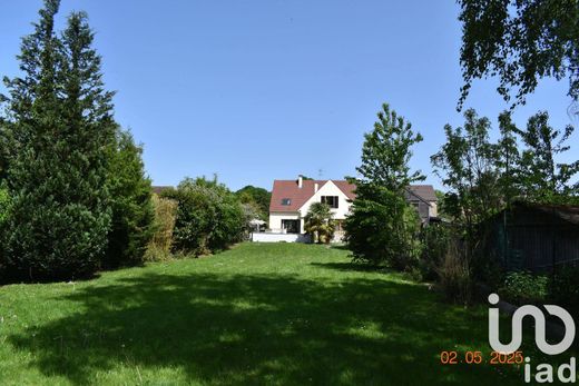Villa in Choisel, Yvelines