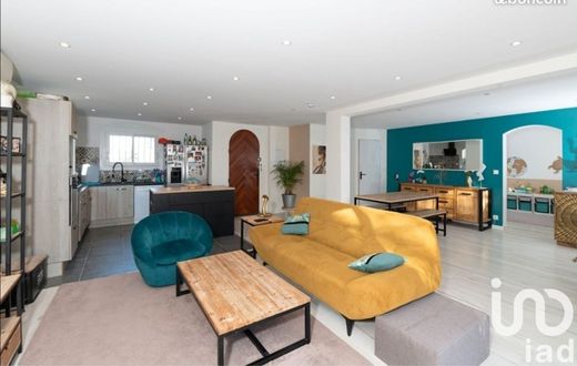 빌라 / Le Pradet, Var