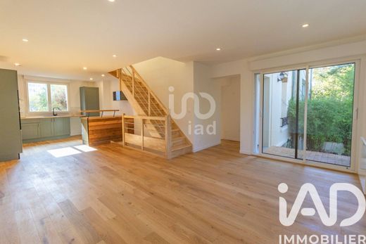 Villa in Chatou, Yvelines