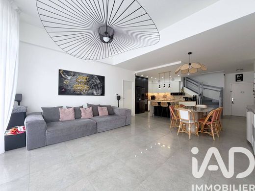 Apartment / Etagenwohnung in Rueil-Malmaison, Hauts-de-Seine