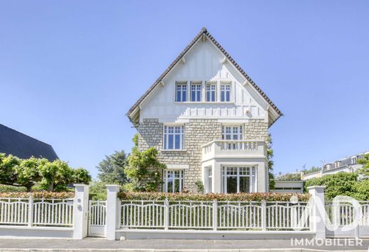 Villa en Enghien-les-Bains, Valle de Oise