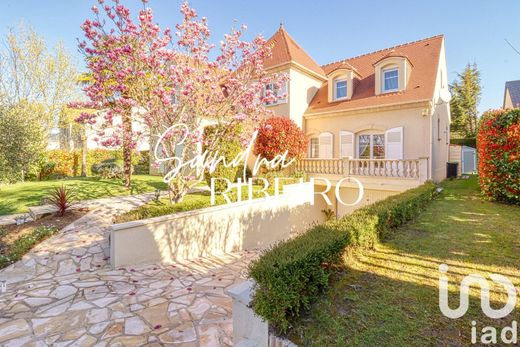 Βίλα σε Saint-Prix, Val d'Oise