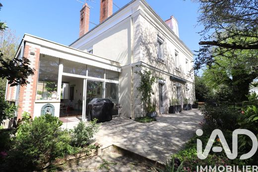 Villa in Montereau-Fault-Yonne, Seine-et-Marne
