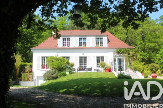Villa in Saint-Rémy-l'Honoré, Yvelines