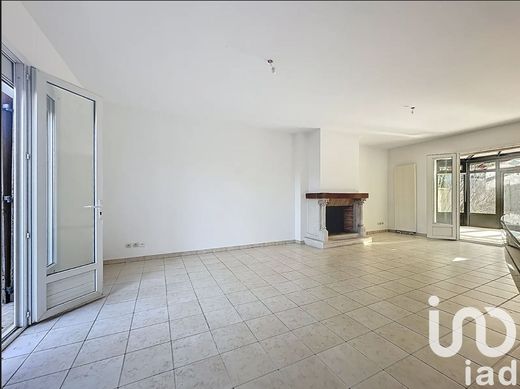 Villa in Nanterre, Hauts-de-Seine