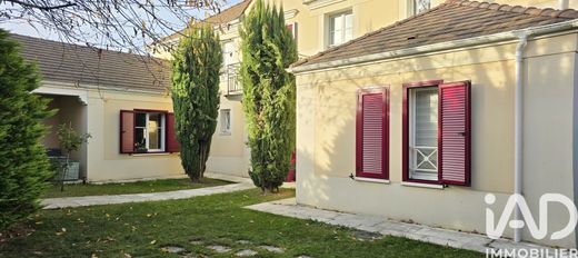 Villa a Magny-le-Hongre, Seine-et-Marne
