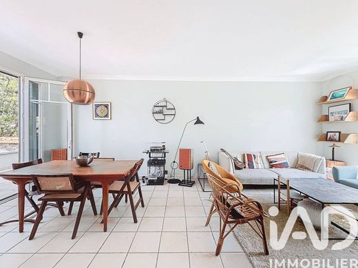 Villa in Saint-Maur-des-Fossés, Val-de-Marne