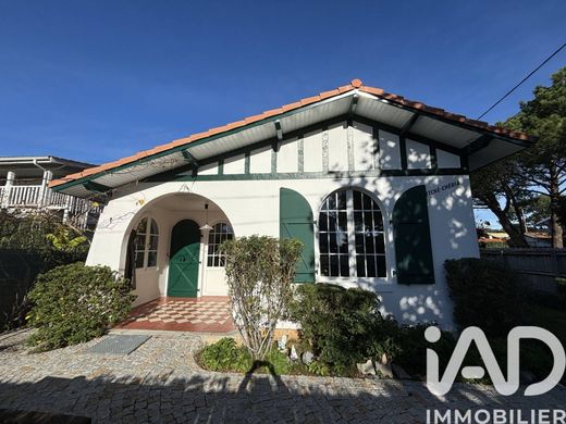 Villa in Lège-Cap-Ferret, Gironde