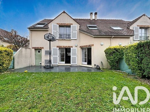 Villa in Carrières-sur-Seine, Yvelines