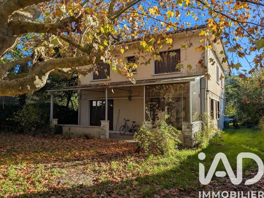 Villa in Bordeaux, Gironde