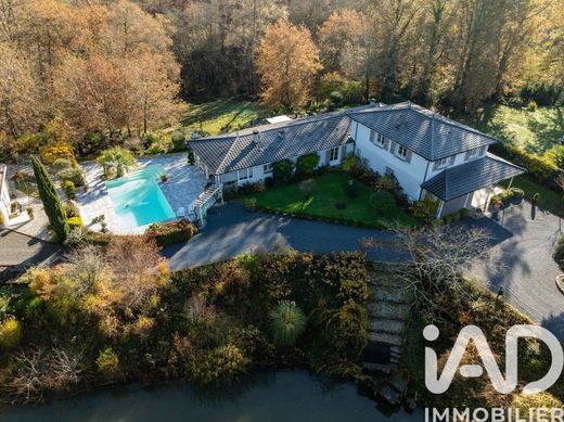 Villa in Belin-Béliet, Gironde