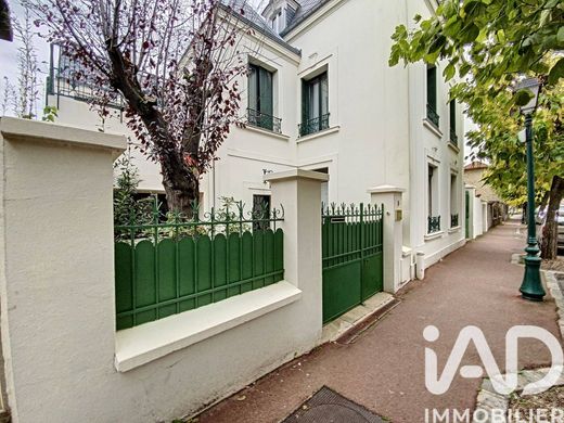 Villa in Le Perray-en-Yvelines, Yvelines