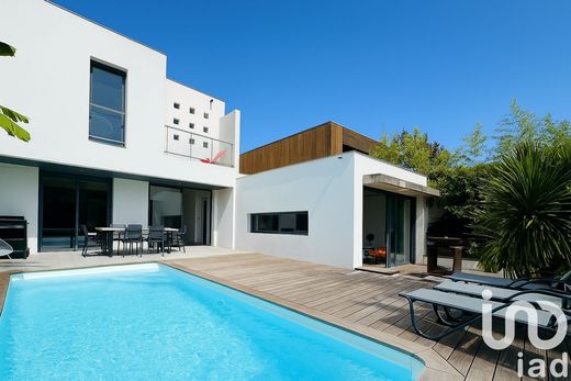 Villa in La Rochelle, Charente-Maritime