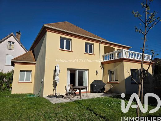 Villa in Carrières-sur-Seine, Yvelines