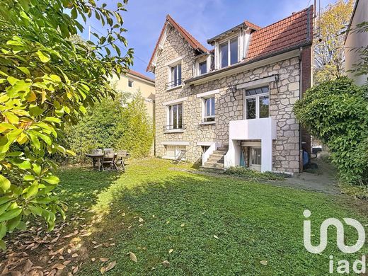 Villa in Enghien-les-Bains, Val d'Oise