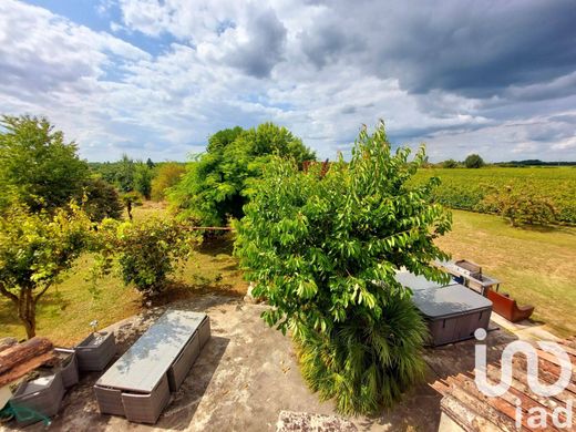 Villa in Bonneville-et-Saint-Avit-de-Fumadières, Dordogne