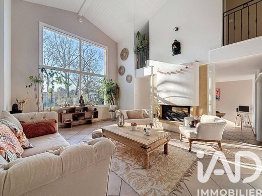 Villa in Le Pian-Médoc, Gironde