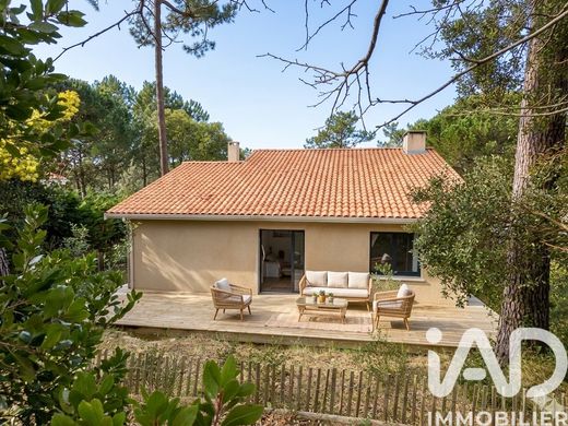 Villa in Lège-Cap-Ferret, Gironde