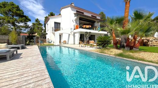 Villa a Roquebrune-sur-Argens, Var