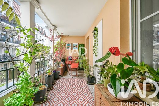Apartment in Puteaux, Hauts-de-Seine