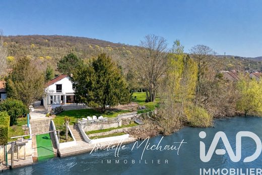Villa in Vaux-sur-Seine, Yvelines