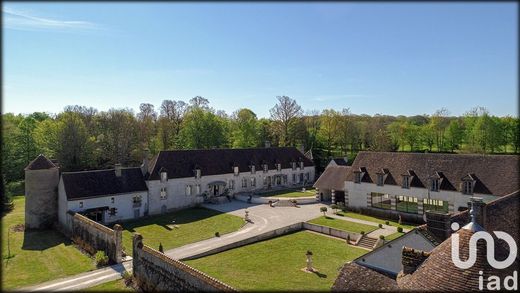 Villa a Gy-les-Nonains, Loiret