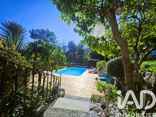 Villa in Le Bar-sur-Loup, Alpes-Maritimes