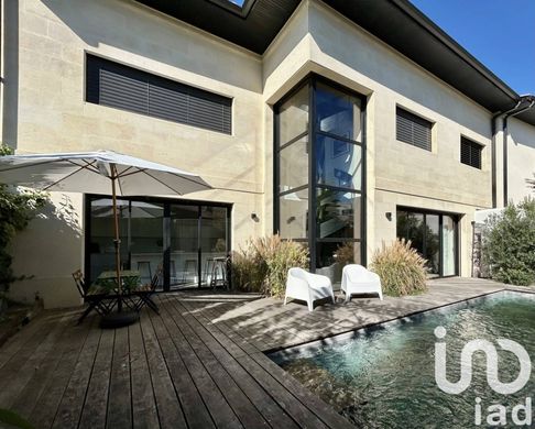 Villa in Bordeaux, Gironde