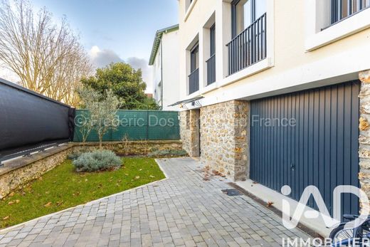 Villa in Joinville-le-Pont, Val-de-Marne