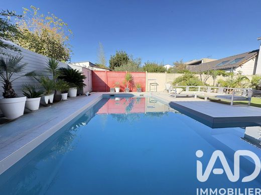 Villa in Mérignac, Gironde
